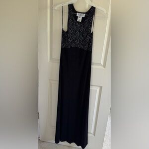 La Belle Black Sleeveless Maxi Dress